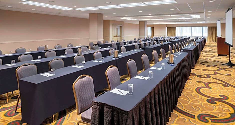 Hilton Indianapolis Hotel & Suites