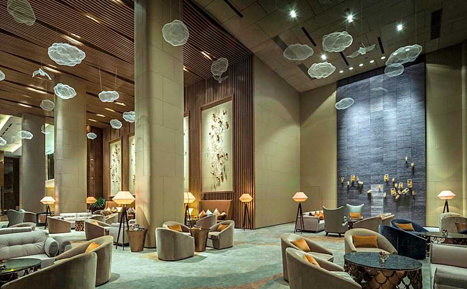 HUALUXE Yangjiang City Center By IHG