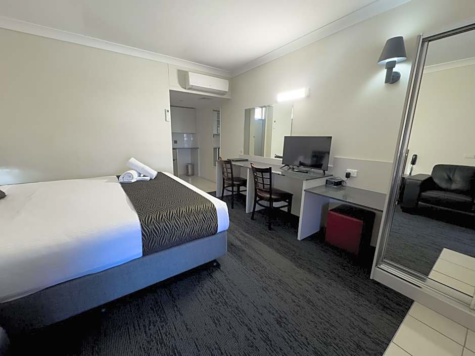 Golden West Motor Inn