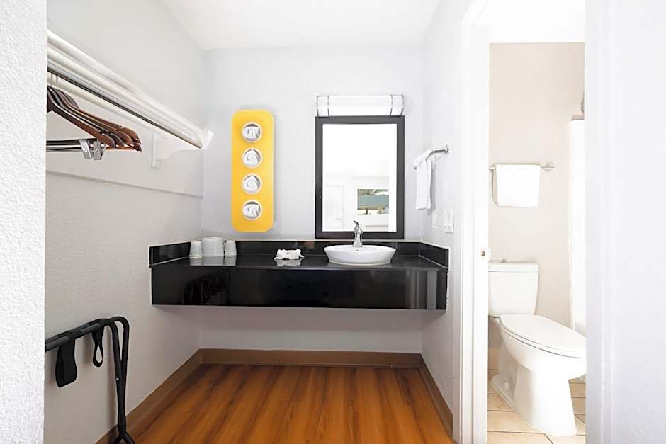 Motel 6 Ontario Airport