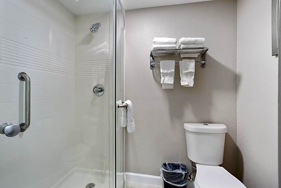 Orangewood Inn & Suites Kansas City Airport