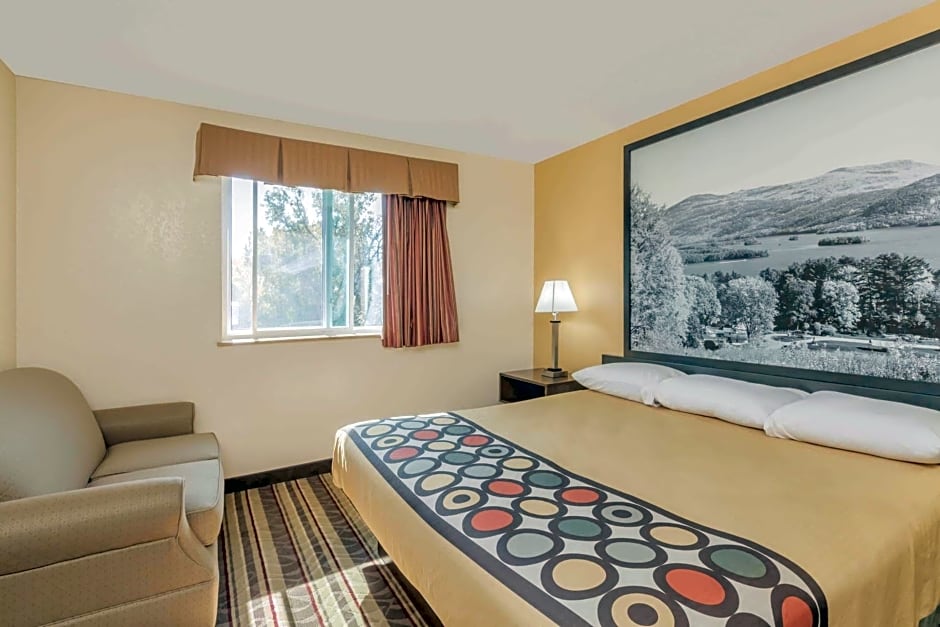 Super 8 by Wyndham Latham - Albany Airport