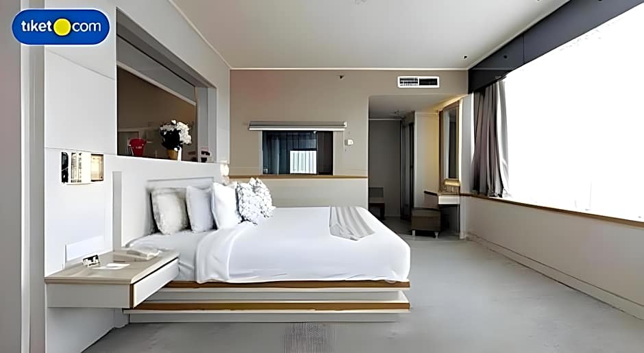 Horison Ultima Makassar