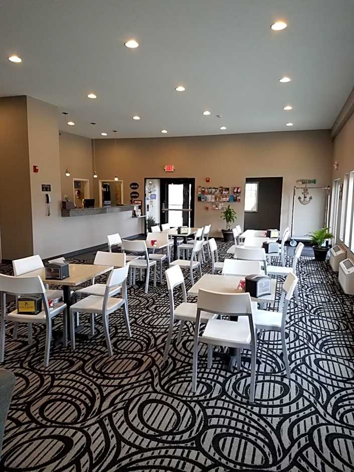 Okoboji Inn & Suites