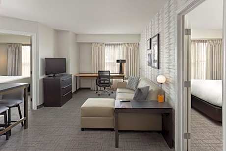 Two-Bedroom Suite - Mobility/Hearing Accessible with Roll-In Shower