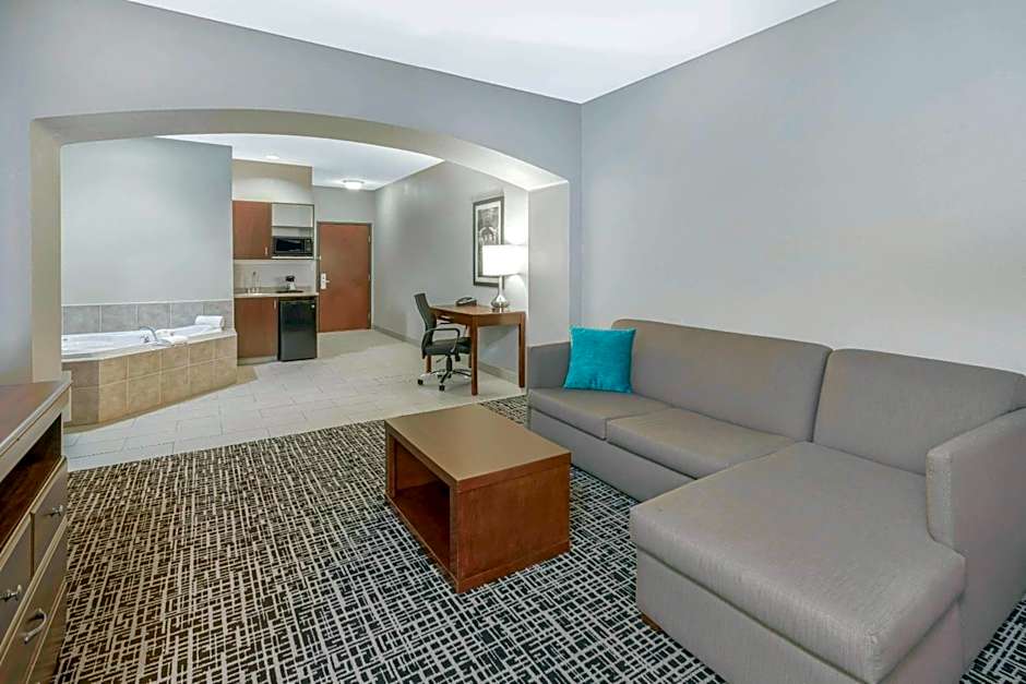La Quinta Inn & Suites by Wyndham Oklahoma City Yukon