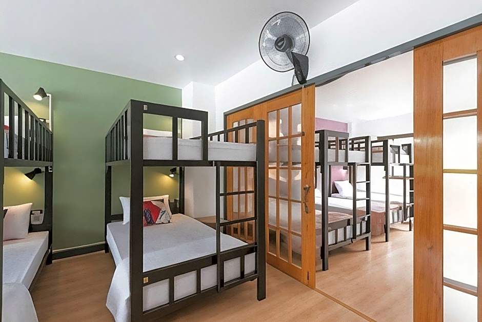 BaanSu Hostel