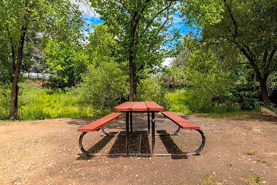 The Junction Hotel and Hostel