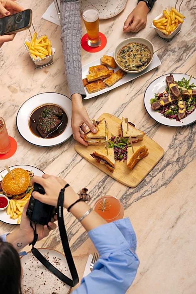 Esqina Cosmopolitan Lodge