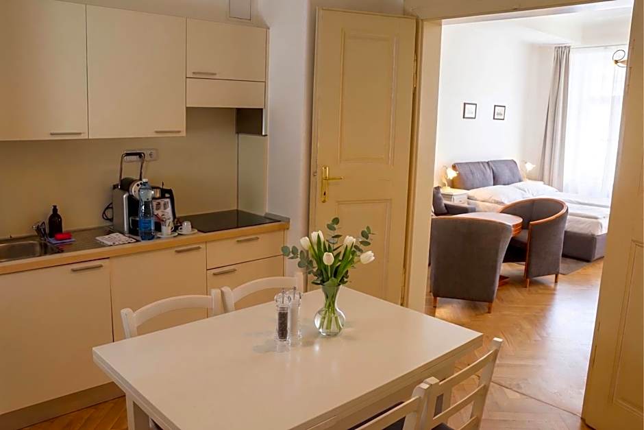 Three Golden Crowns Apartments