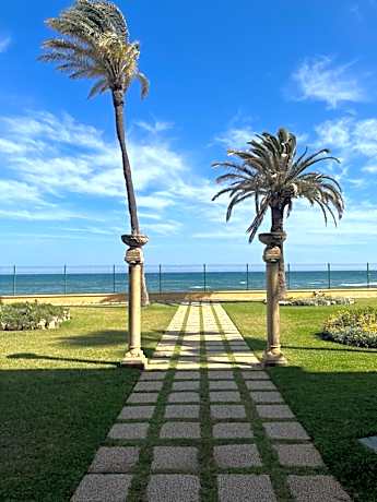 Sol y 1ª linea de playa Urbanización Lubina sol