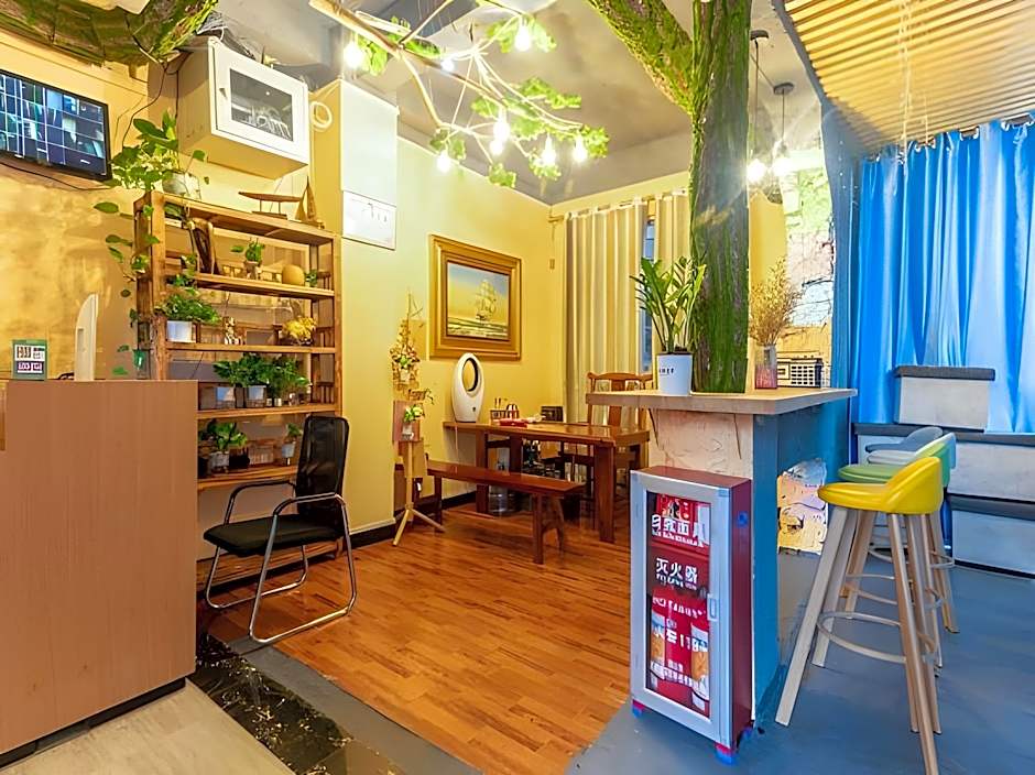 Chihiro Apartment (Guangzhou Shangxiajiu children's Hospital )