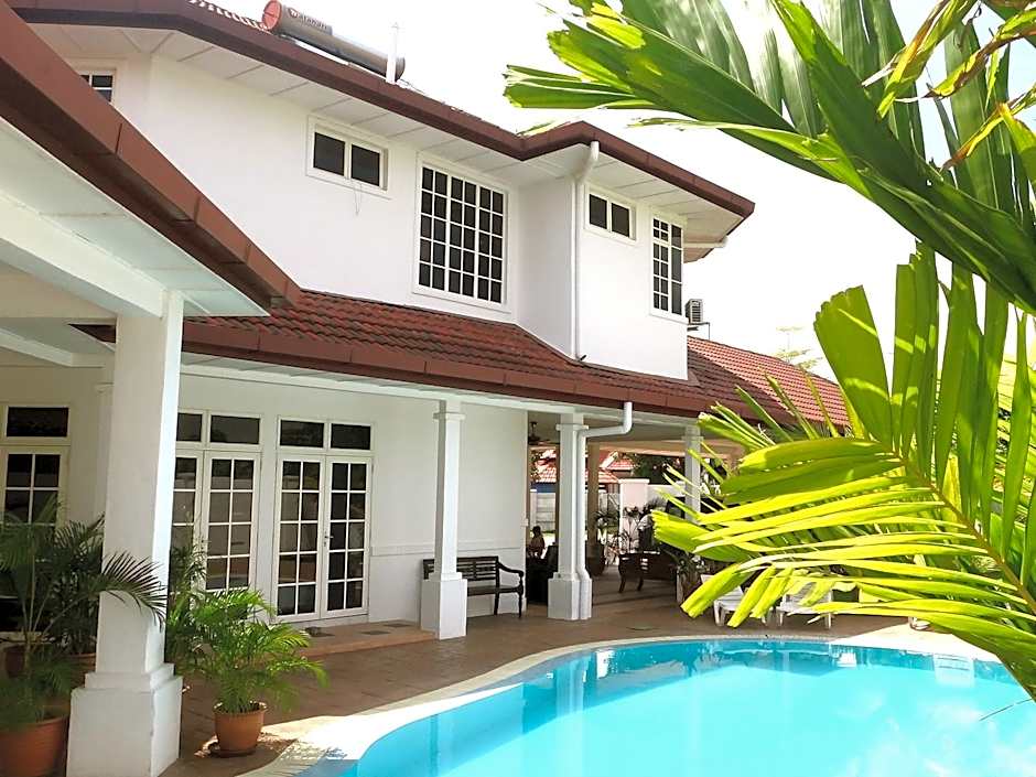 Rumah Putih B&B near KLIA