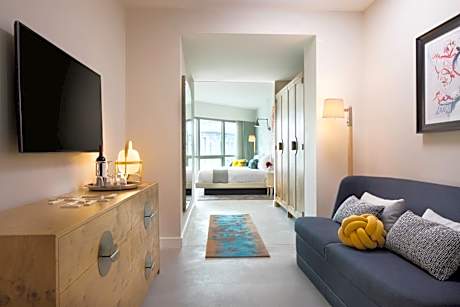 Kindred Suite with Accessible Tub