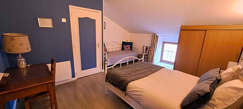 COUR LA DAME chez Béatris et Christophe Janson