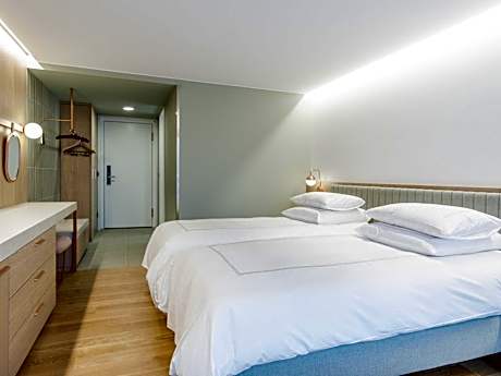 Premier Twin Bed Room with Balcony