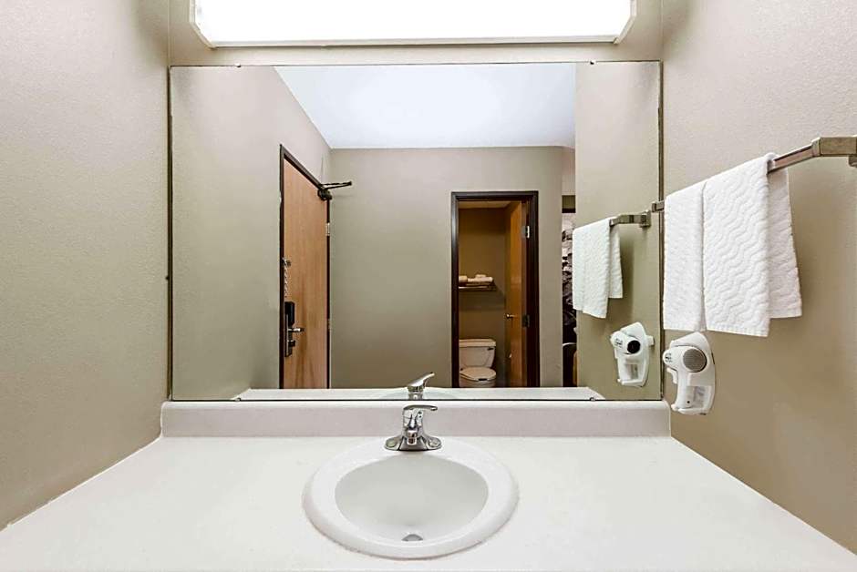 Super 8 by Wyndham Chanute