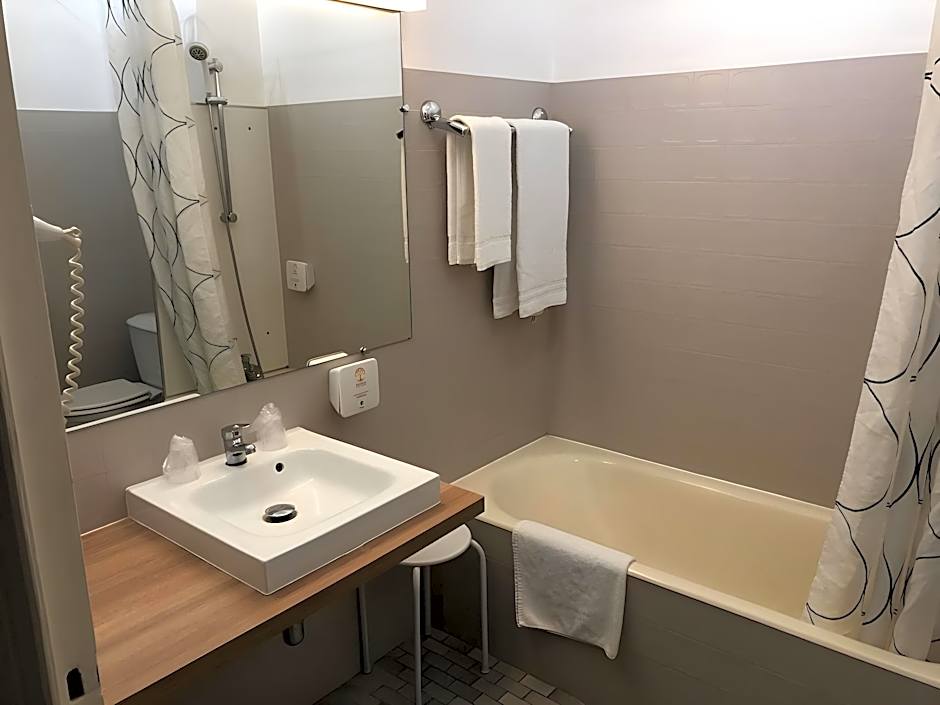 Adonis Lyon Est Hôtel Artys