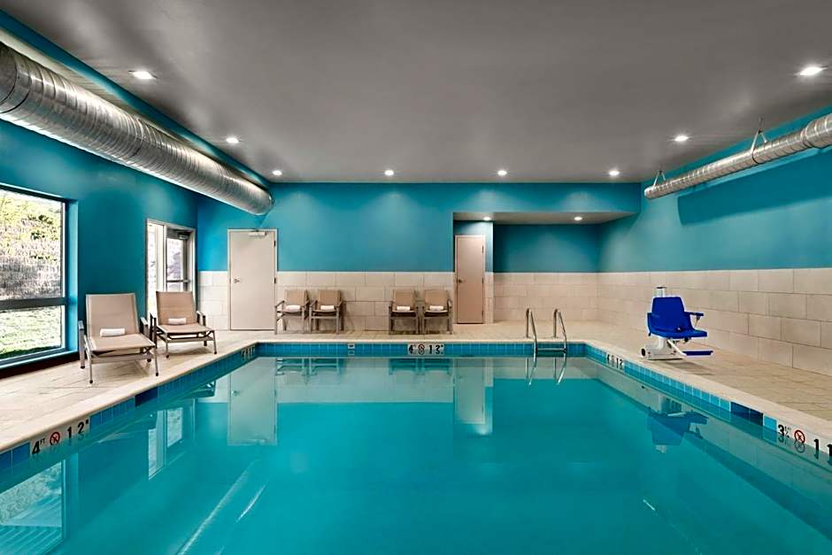 Holiday Inn Express & Suites Salisbury by IHG