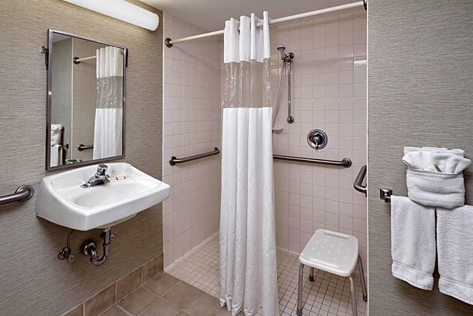 Howard Johnson Hotel Madison – Madison, WI