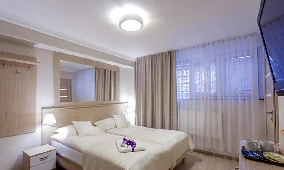 Villa Anna - Noclegi Rooms - FREE parking, taras, 1500m do Starówki