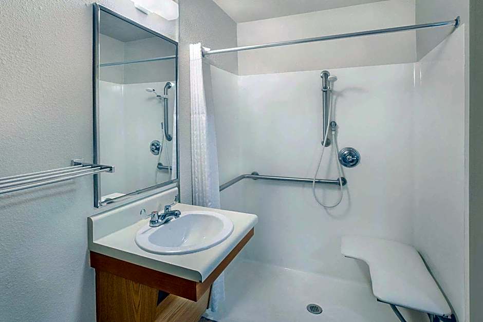 WoodSpring Suites Tyler Rose Garden