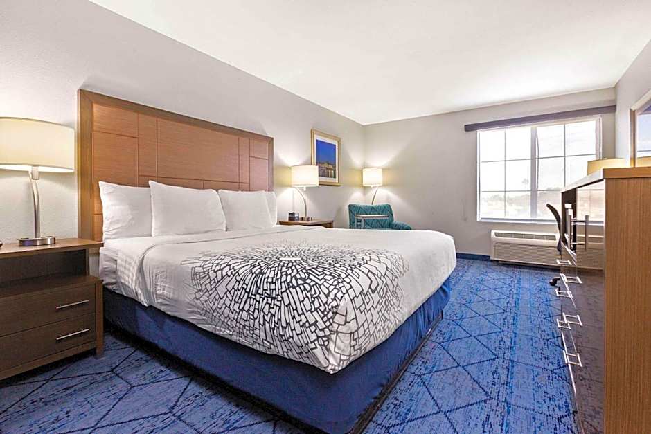 La Quinta Inn & Suites by Wyndham NE Long Beach/Cypress