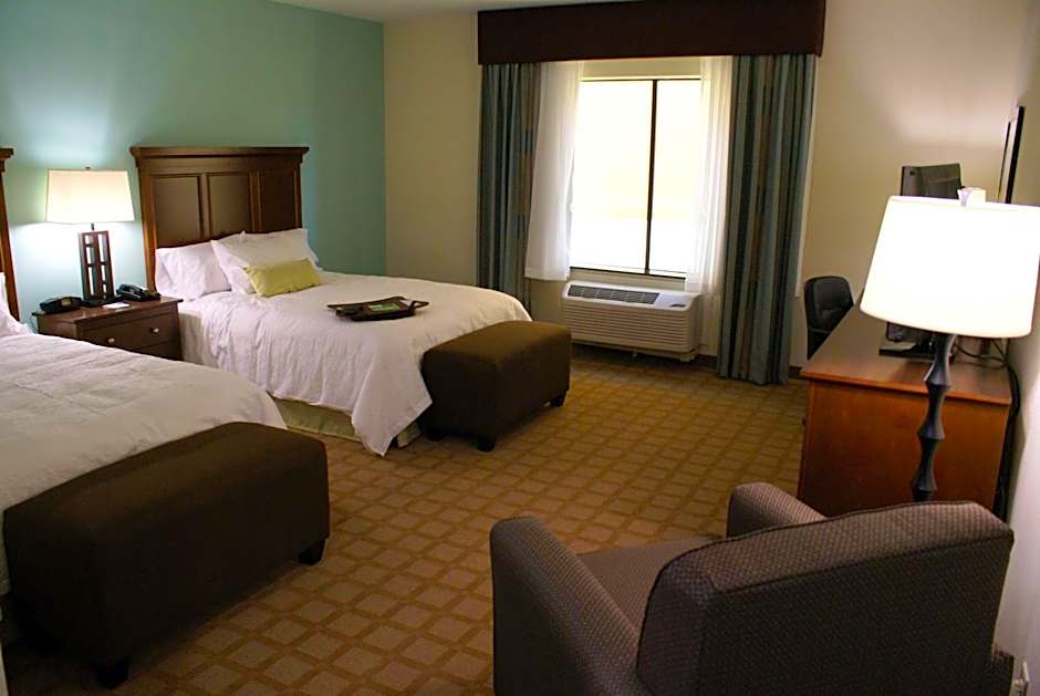 Hampton Inn By Hilton And Suites Center