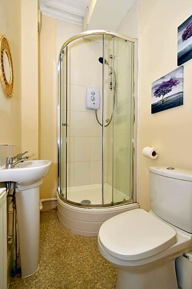 Townhouse @ 178 Ruskin Road Crewe