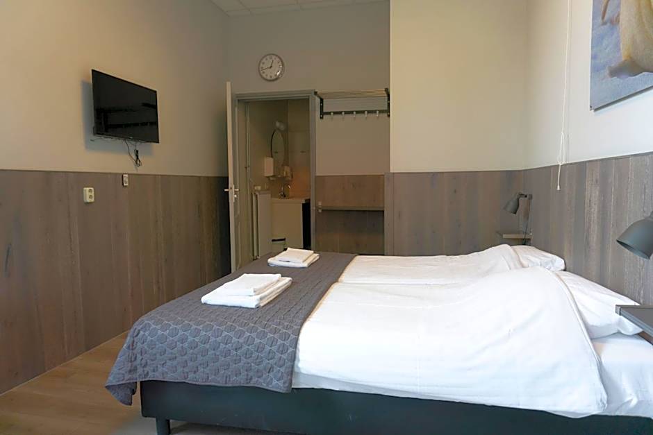 Photo 1 of 5 of Double Room