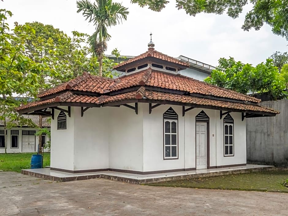 SPOT ON 2341 Hotel Padjajaran 2