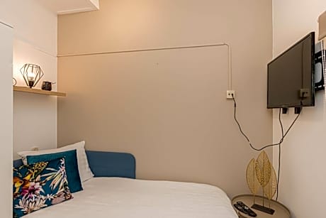 Single Room with Shared Bathroom