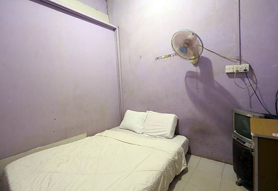 SPOT ON 93276 Fendi 2 Homestay SyariahNearPelabuhan Feri Batam Centre