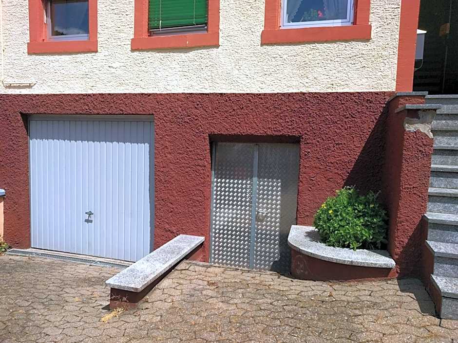 Monkey Factory - Mini Home-Stay Hostel