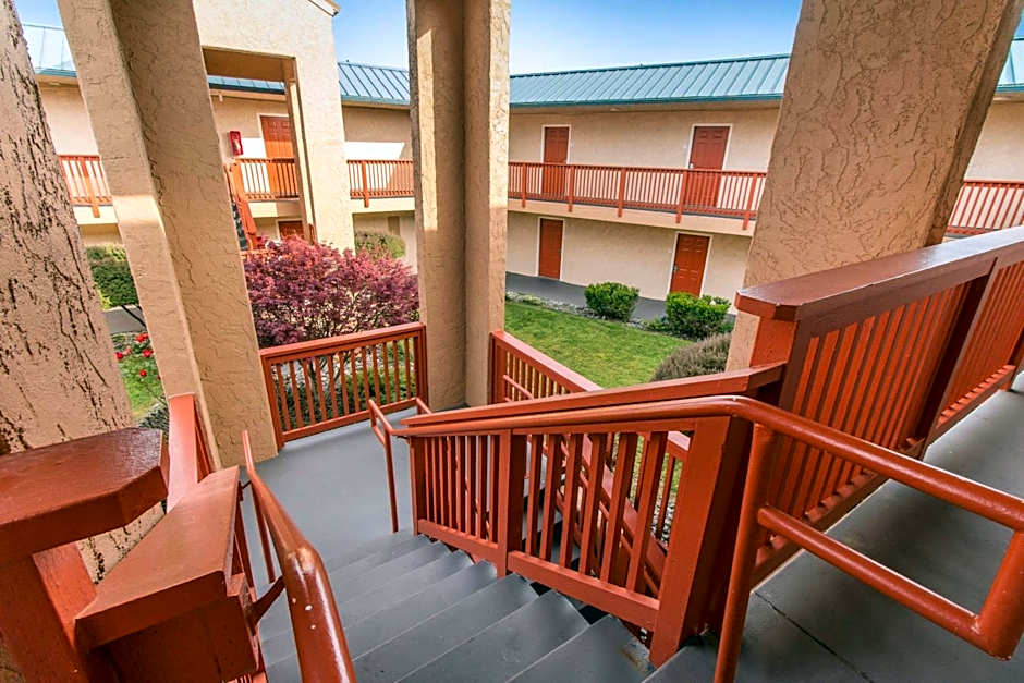 Quality Inn & Suites Crescent City Redwood Coast
