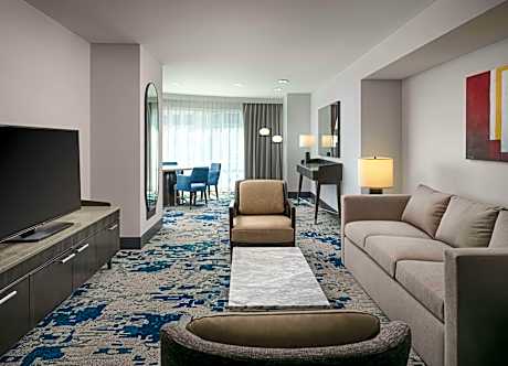 Suite King Size Bed