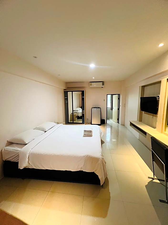 Golden House Service Apartment