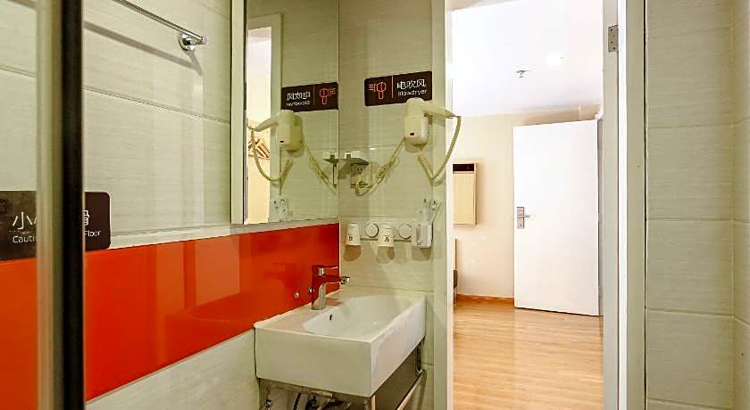 7 Days Premium Guangzhou Tianhe Shipaiqiao Metro Station Taikoo Hui