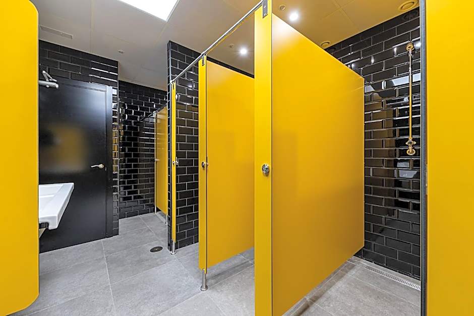 Art Seven Hostel Capsules