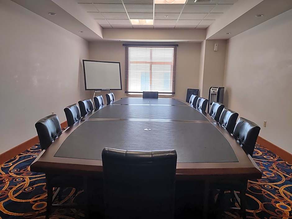 Days Inn & Suites by Wyndham Fort Saskatchewan