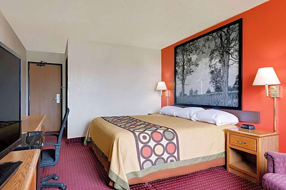 Hillside Inn & Suite