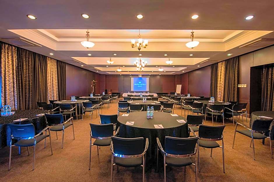 Protea Hotel by Marriott Dar es Salaam Courtyard
