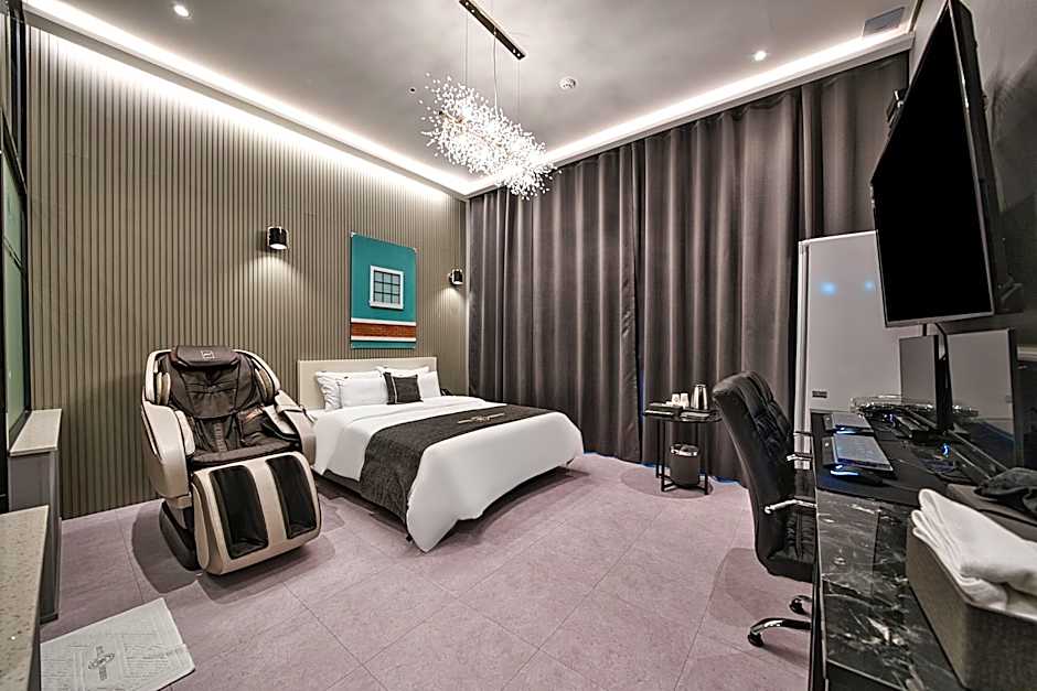 Hotel Hermes at Yongin Everland Station