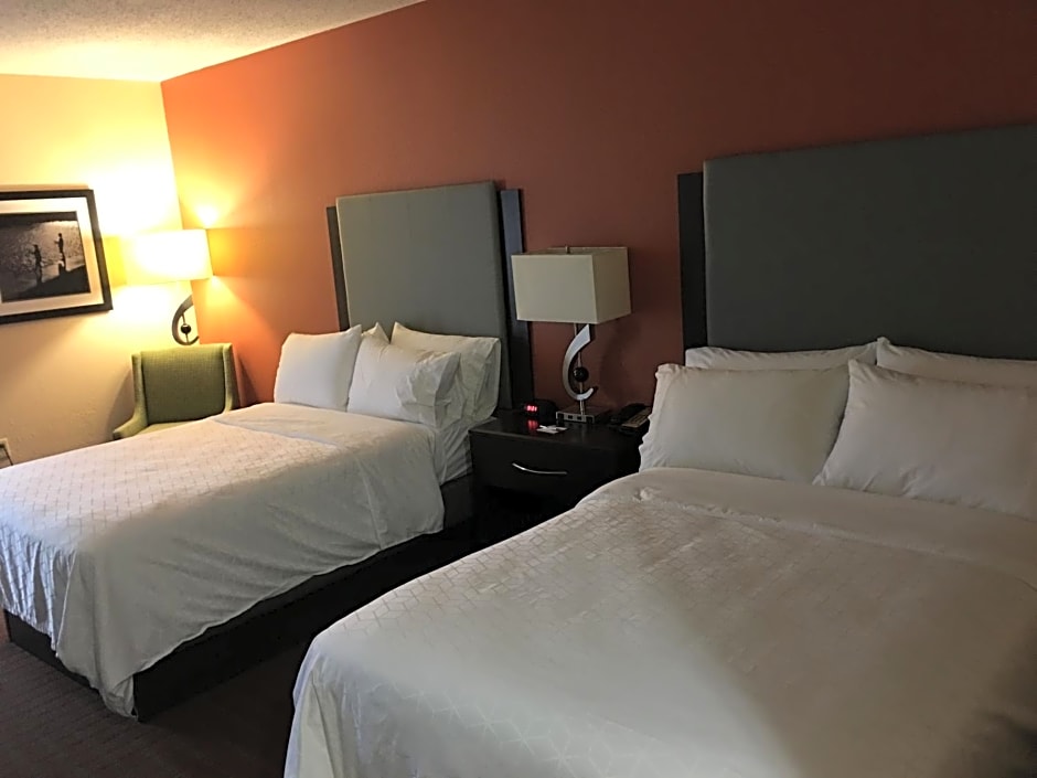 Holiday Inn Express Hotel & Suites Laurinburg