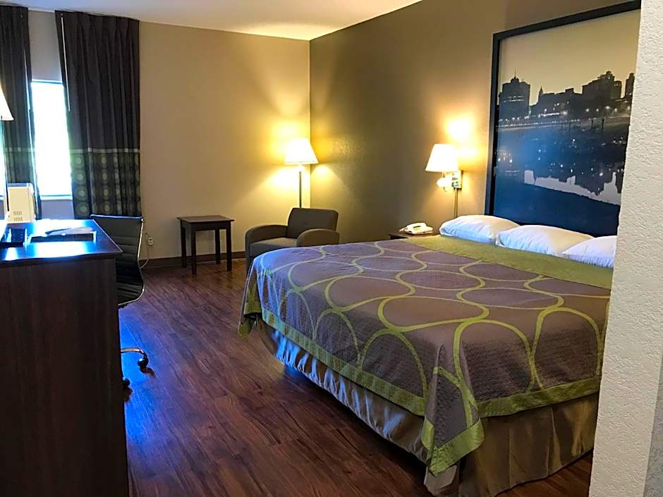 Super 8 by Wyndham Hernando