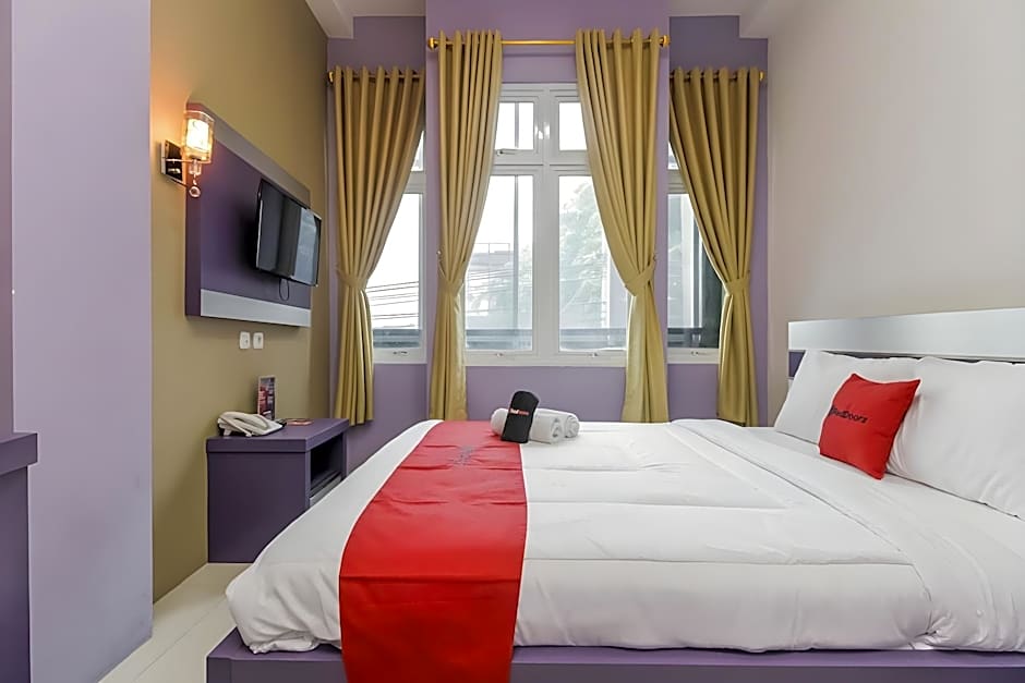 RedDoorz Plus near Stasiun Bekasi