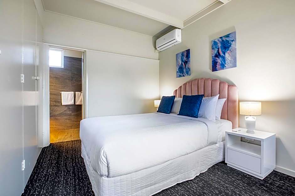 Nightcap at Sandbelt Hotel