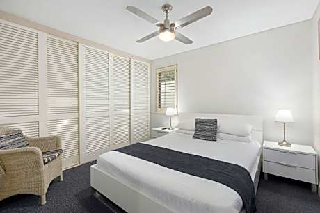 Seashells One Bedroom Apartment with Pool View