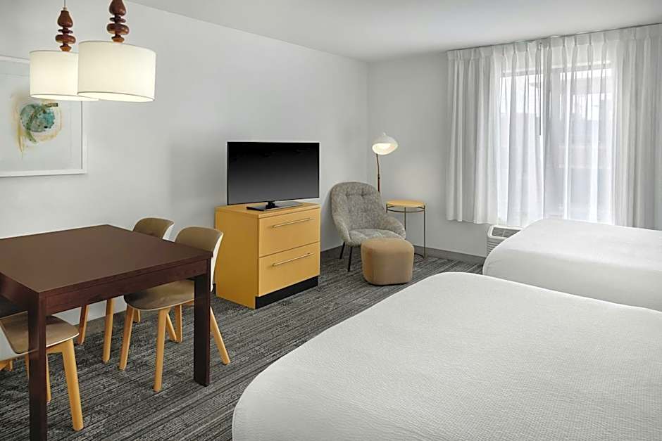 TownePlace Suites by Marriott Lawrence Downtown