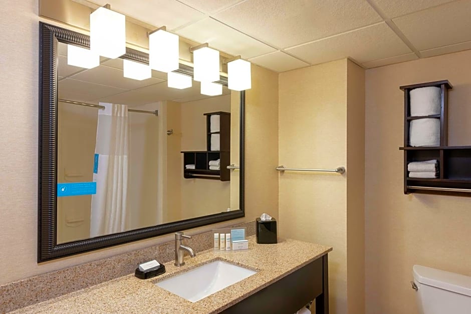 Hampton Inn By Hilton And Suites Cleveland-Airport/Middleburg Heights